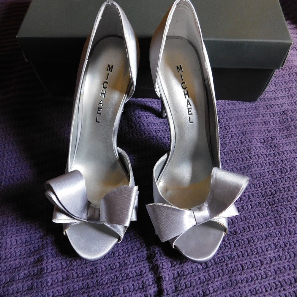 LAST CHANCE New Michael Shannon Peep Toe Bow Heels